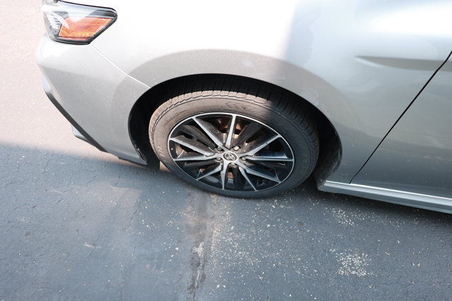 Used 2021 Toyota Camry SE w/ Convenience Package FWD image 9