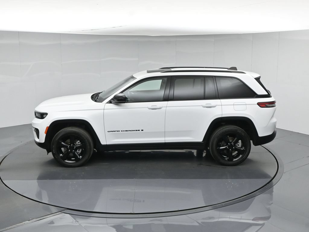 Used 2023 Jeep Grand Cherokee Altitude AWD/4WD image 47