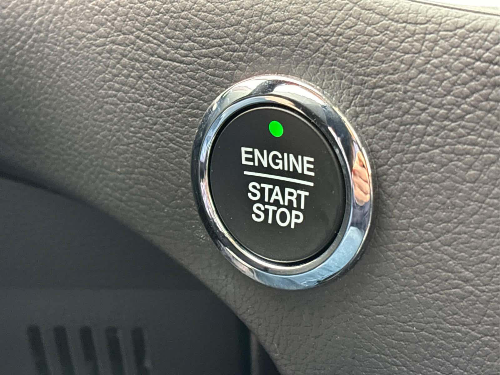 Certified 2022 Ford Edge Titanium w/ Cargo Accessory Package image 23