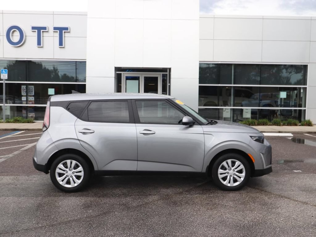 Used 2025 Kia Soul LX FWD image 15