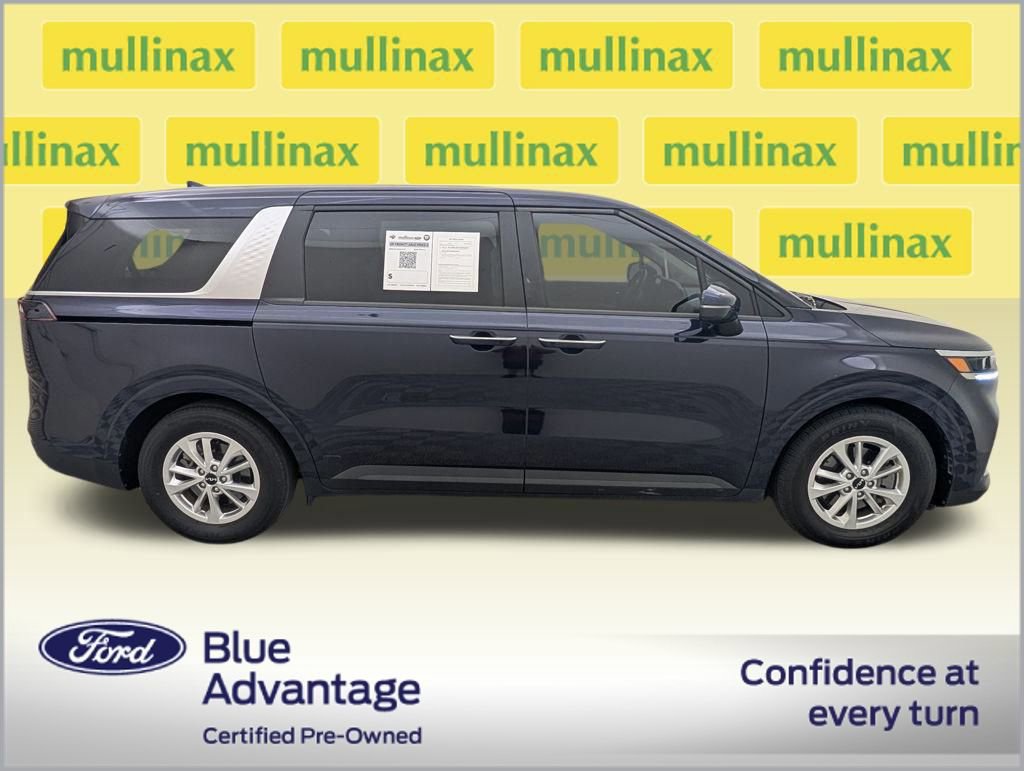 Used 2024 Kia Carnival LX image 6