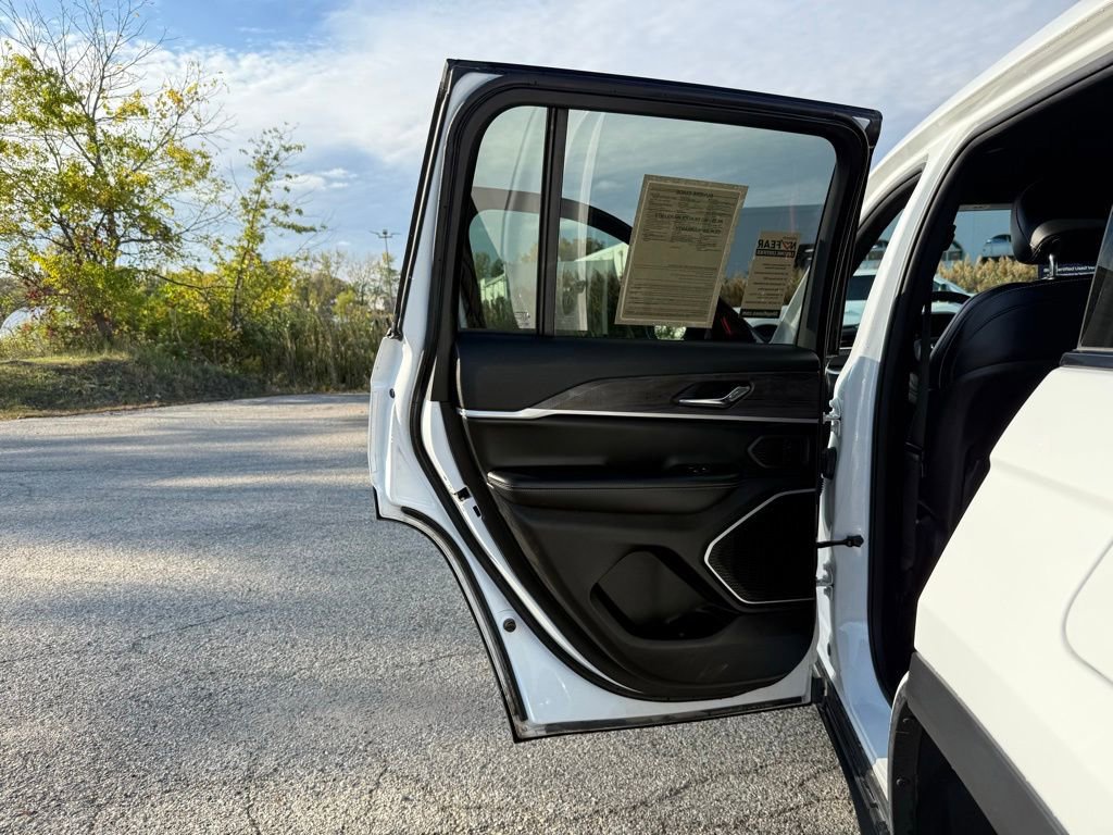 Used 2024 Jeep Grand Cherokee Limited 4xe image 27