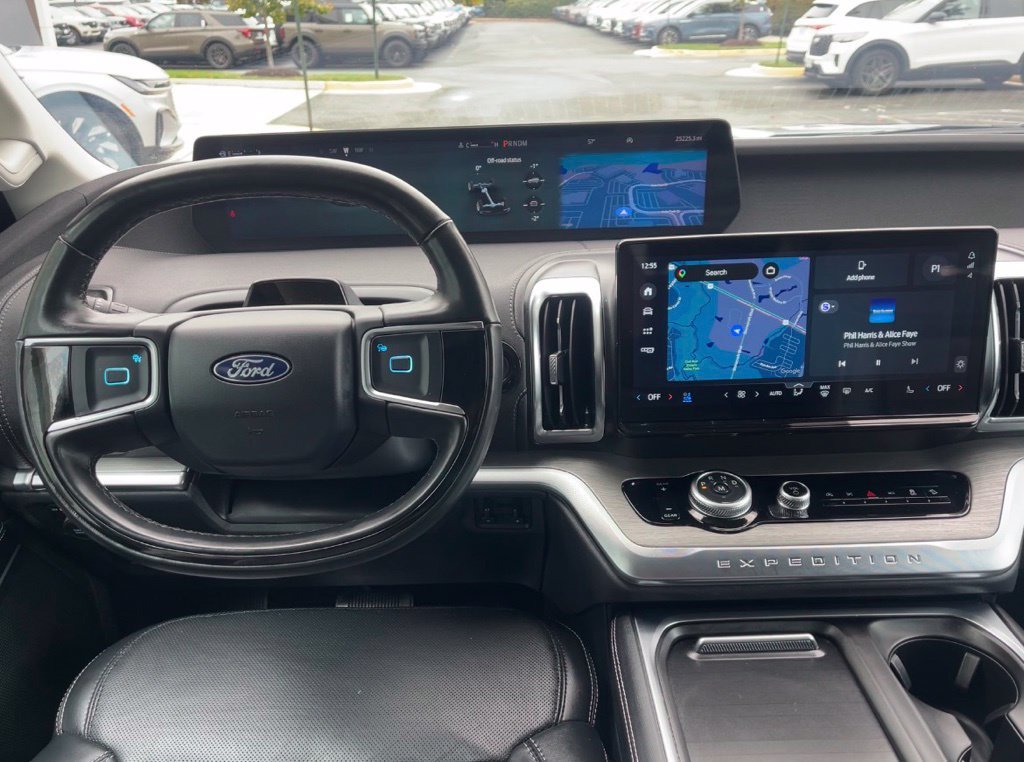 Certified 2025 Ford Expedition Max Platinum w/ Driver's Package AWD/4WD image 16