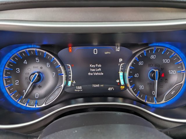 Used 2023 Chrysler Pacifica Touring-L FWD image 14