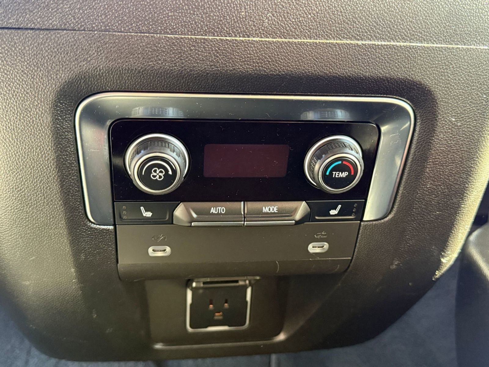 Used 2023 Chevrolet Suburban Premier image 30