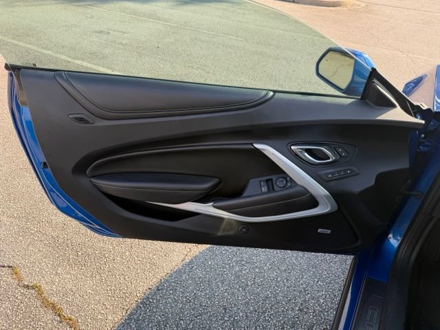 Used 2017 Chevrolet Camaro SS RWD image 6