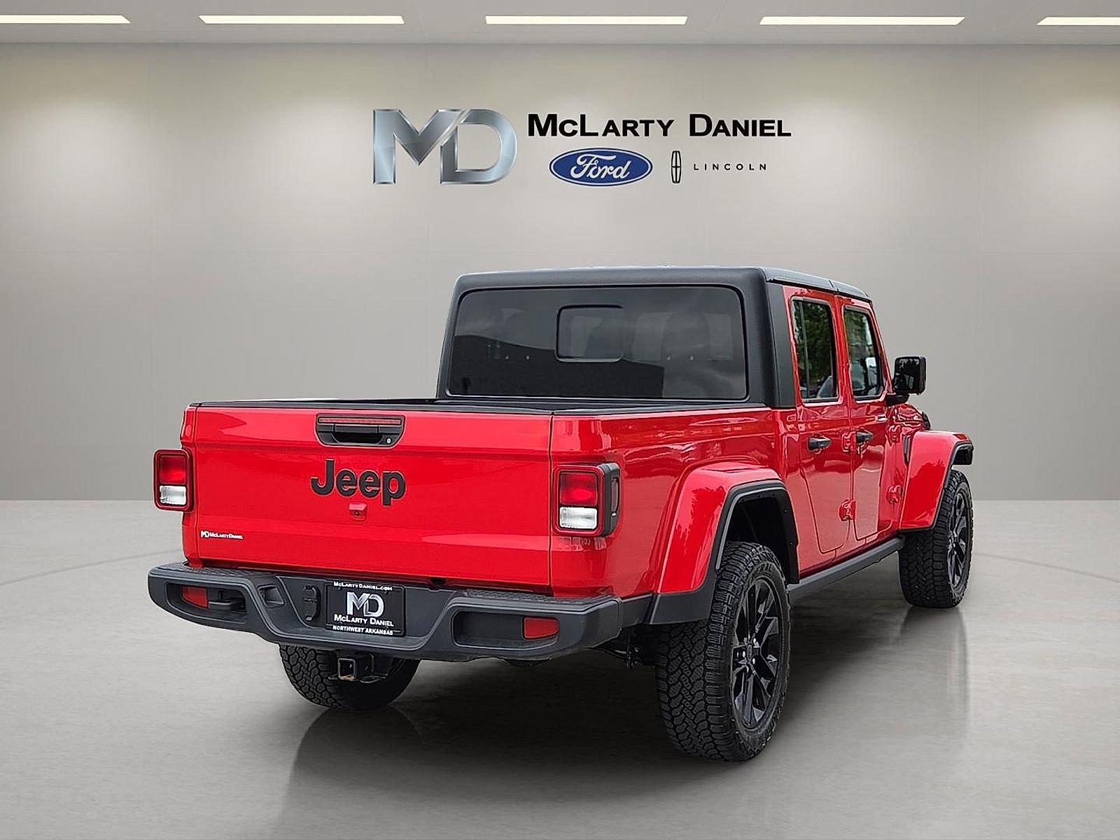 Used 2025 Jeep Gladiator Sport image 5