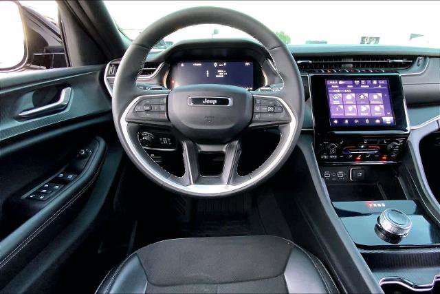 Used 2025 Jeep Grand Cherokee L Altitude AWD/4WD image 6