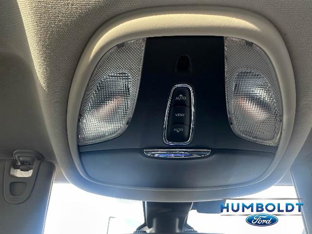 Used 2017 Chrysler 200 Limited Platinum w/ Comfort & Convenience Group image 32