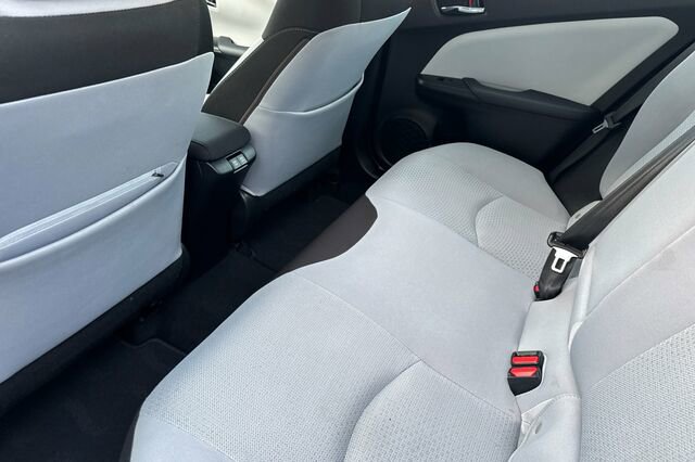 Used 2022 Toyota Prius LE image 9