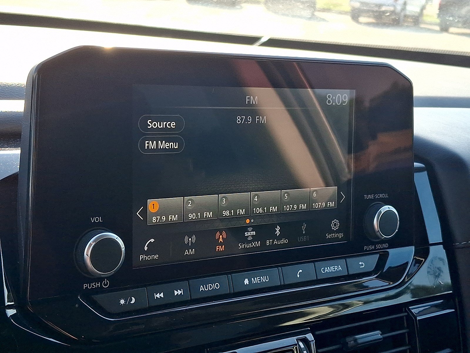 Used 2025 Nissan Pathfinder SV AWD/4WD image 15