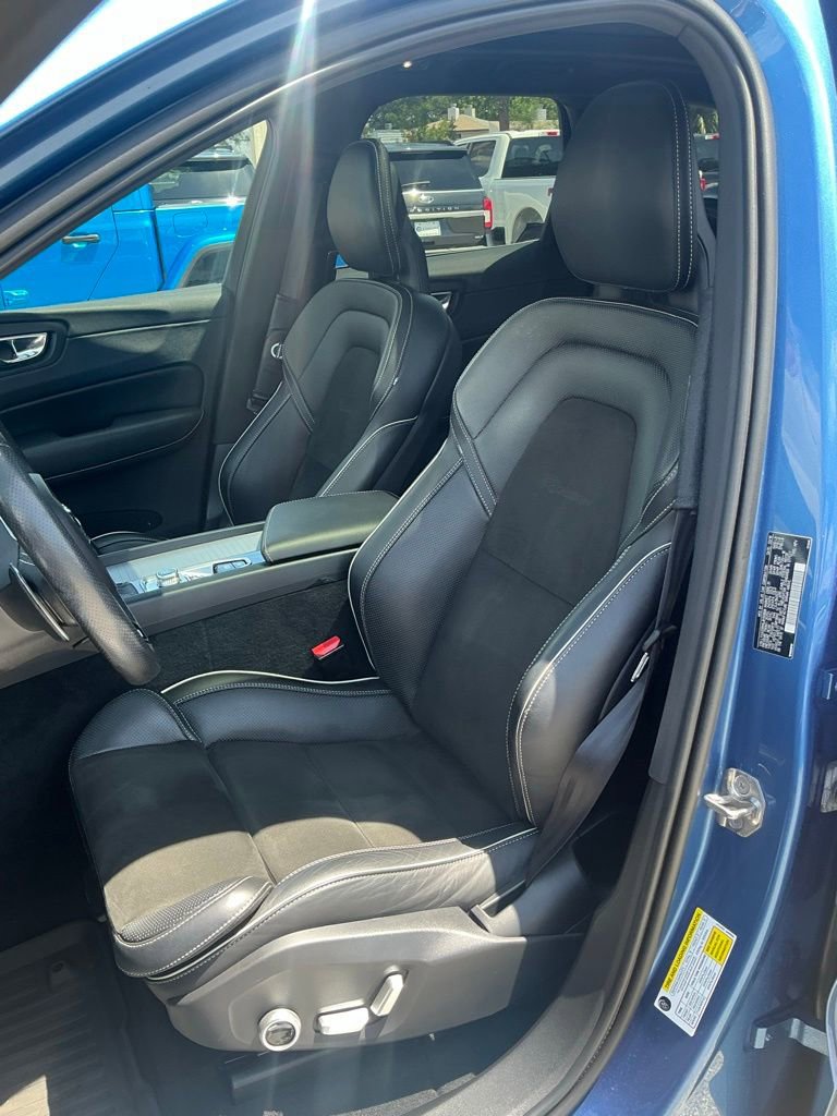 Used 2018 Volvo XC60 T6 R-Design w/ Convenience Package AWD/4WD image 30