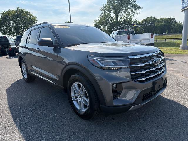 Certified 2025 Ford Explorer Active w/ Active Comfort Package RWD image 3