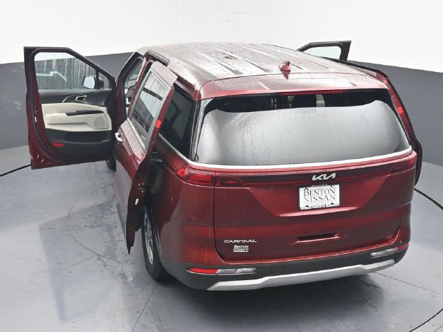 Used 2024 Kia Carnival LX FWD image 5