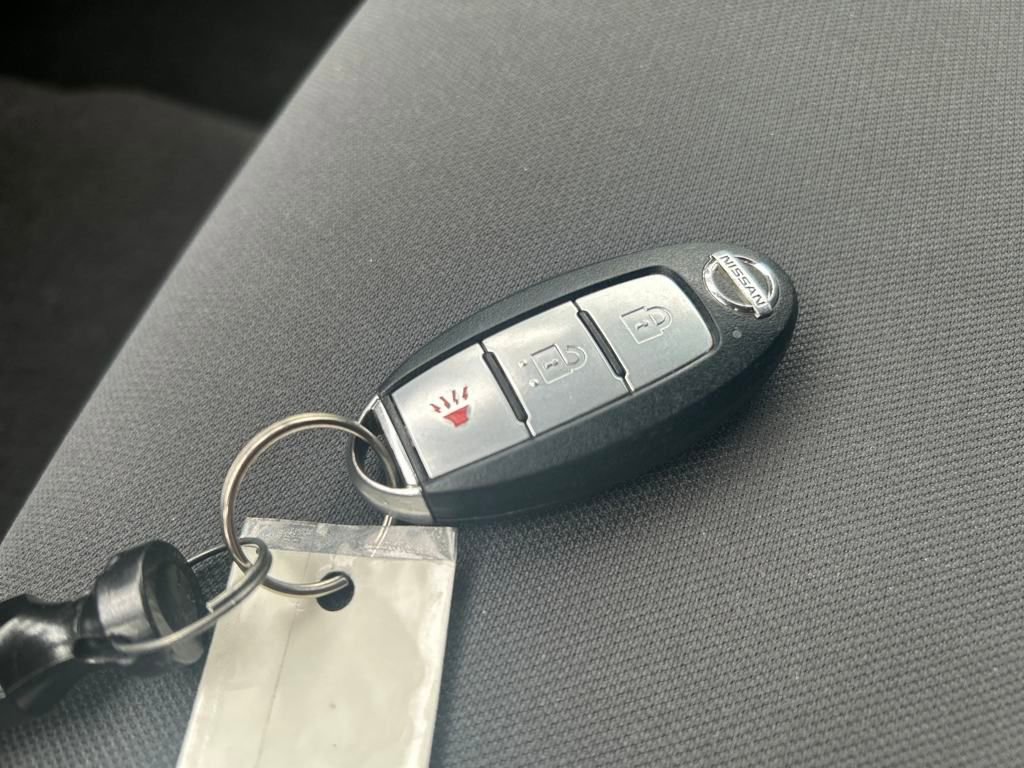 Used 2023 Nissan Titan SV image 29