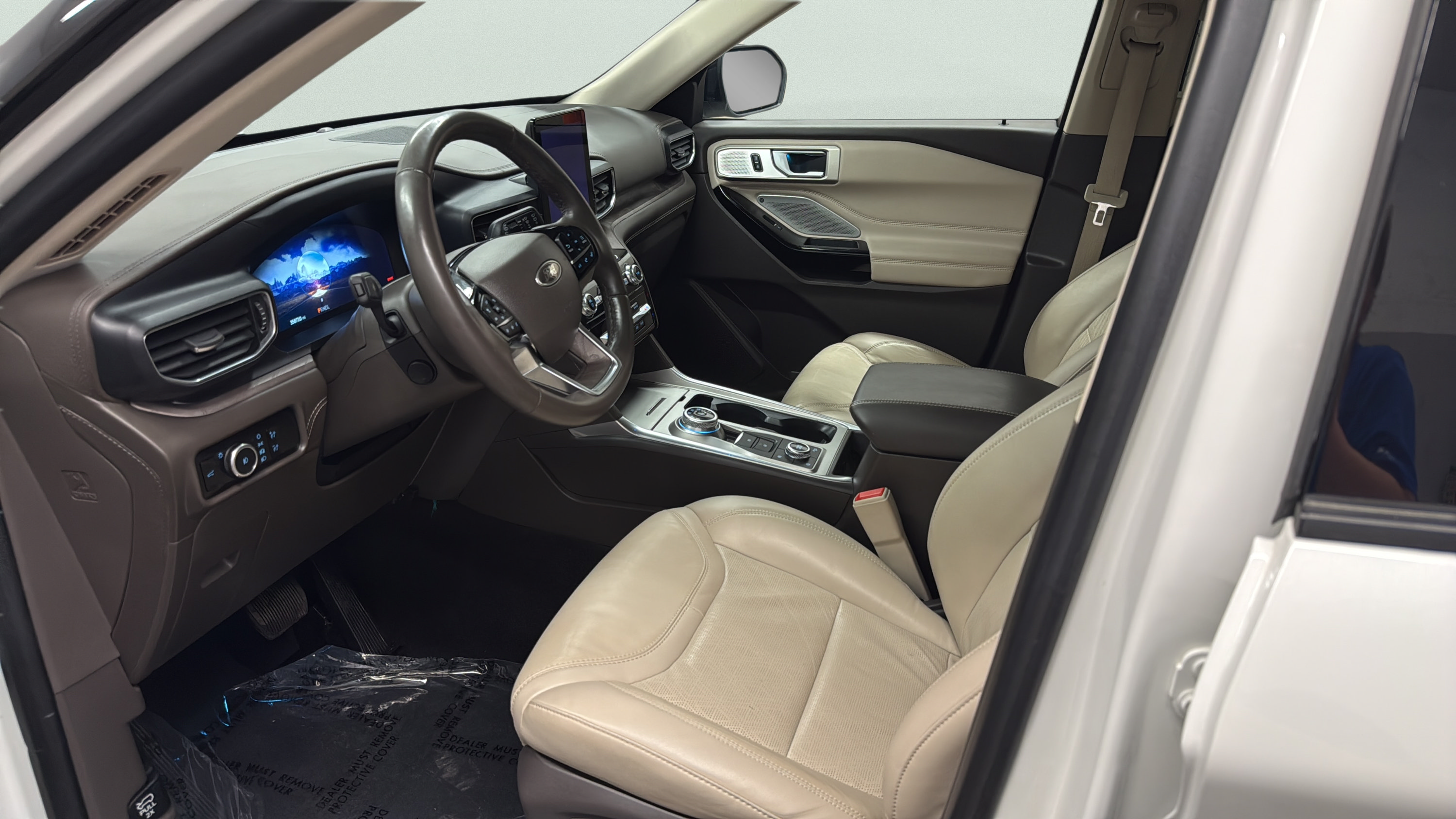 Certified 2023 Ford Explorer Platinum w/ Technology Package AWD/4WD image 10