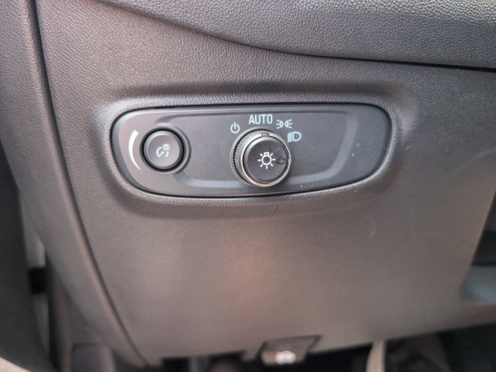 Used 2024 Chevrolet Equinox LT FWD image 23