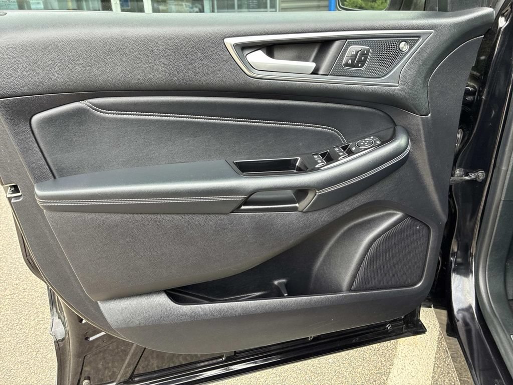 Certified 2019 Ford Edge Titanium w/ Equipment Group 301A AWD/4WD image 22