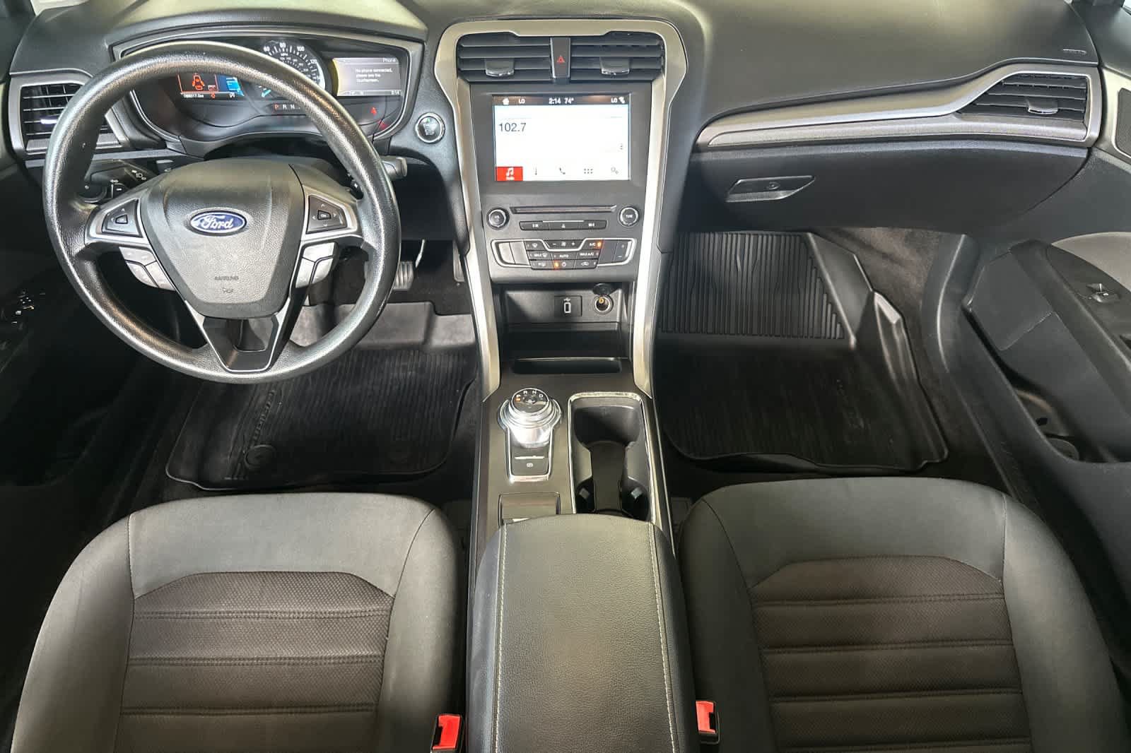 Certified 2018 Ford Fusion SE w/ Fusion SE Technology Package FWD image 3