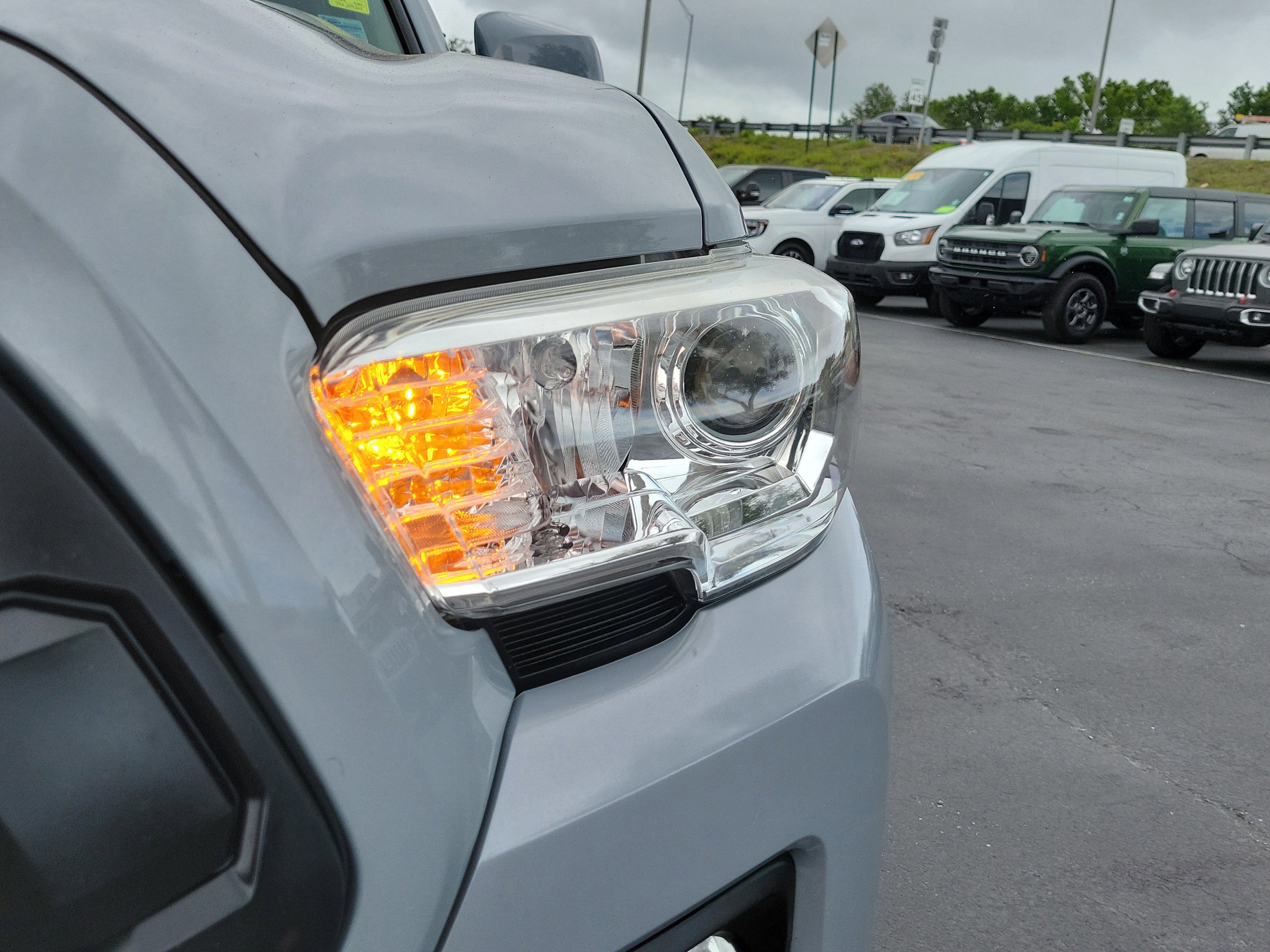 Used 2021 Toyota Tacoma SR5 w/ SR5 Appearance Package (SM) image 6