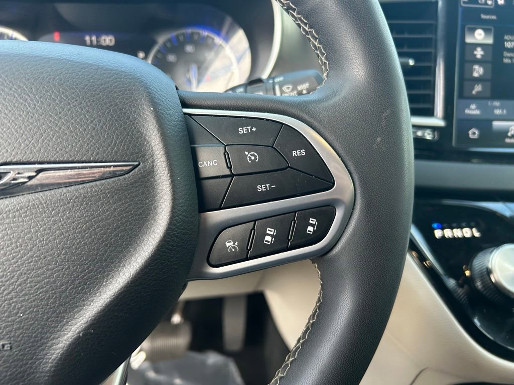 Used 2023 Chrysler Pacifica Touring-L FWD image 23