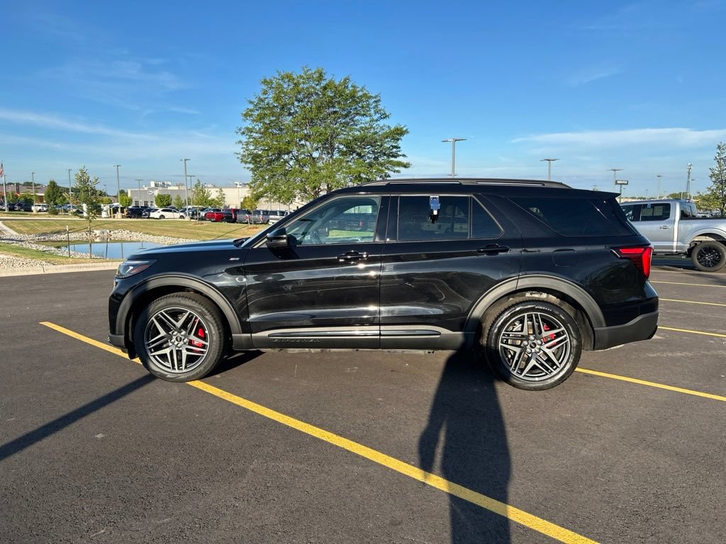 Certified 2025 Ford Explorer ST-Line w/ ST-Line Street Pack AWD/4WD image 9