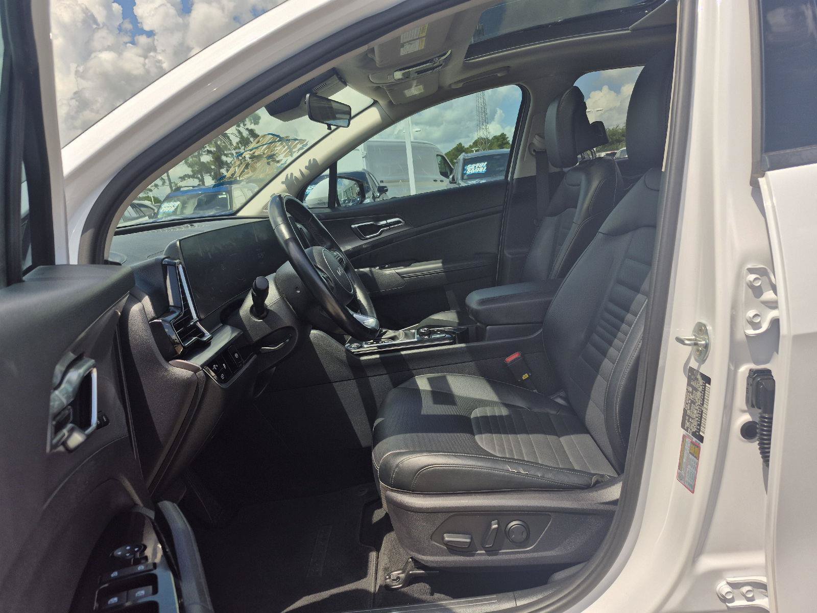 Used 2023 Kia Sportage SX AWD/4WD image 2