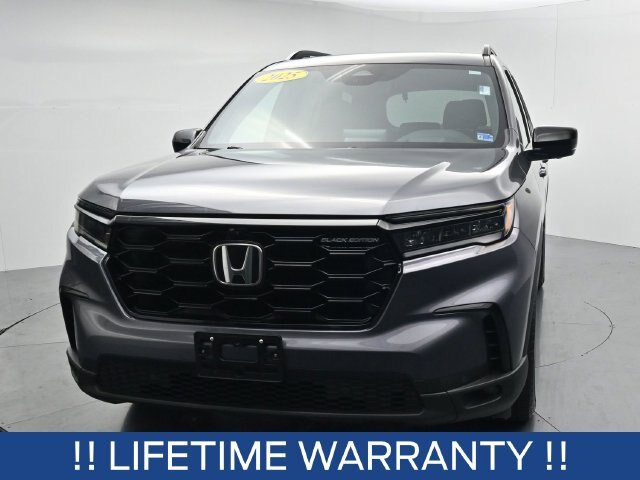 Used 2025 Honda Pilot Black Edition image 3