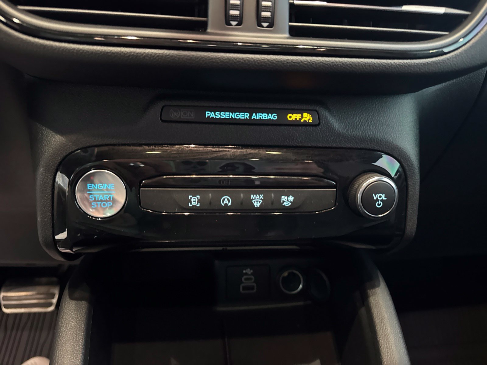 Certified 2024 Ford Escape ST-Line w/ Tech Pack #1 AWD/4WD image 29