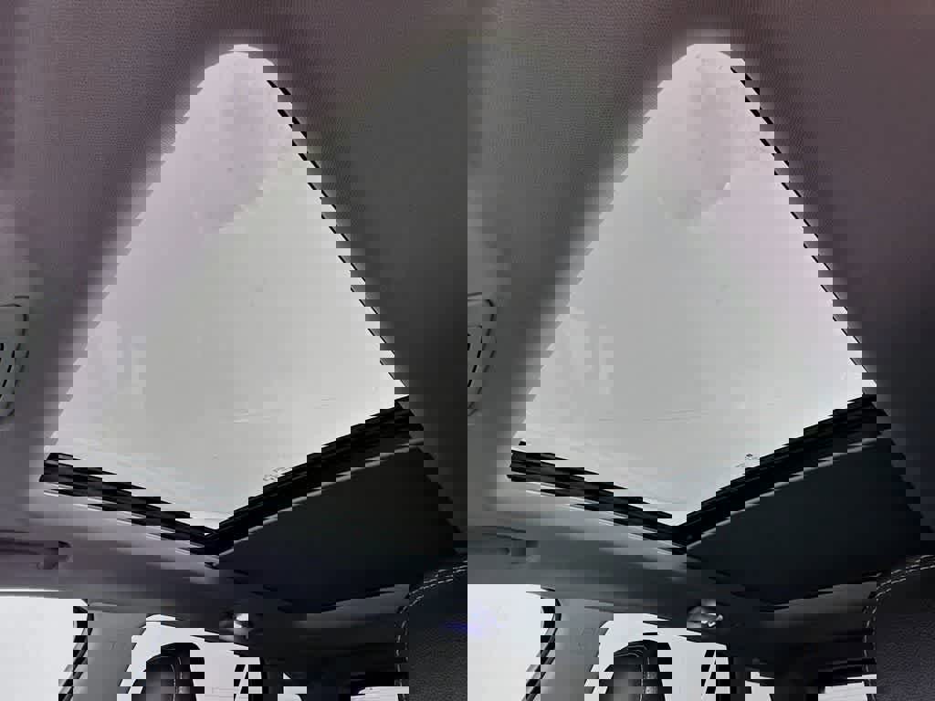 Used 2024 GMC Terrain SLT image 30