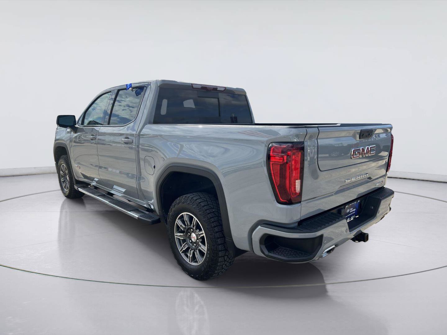 Used 2024 GMC Sierra 1500 AT4 w/ Technology Package AWD/4WD image 5