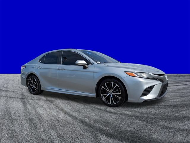 Used 2020 Toyota Camry SE FWD image 2