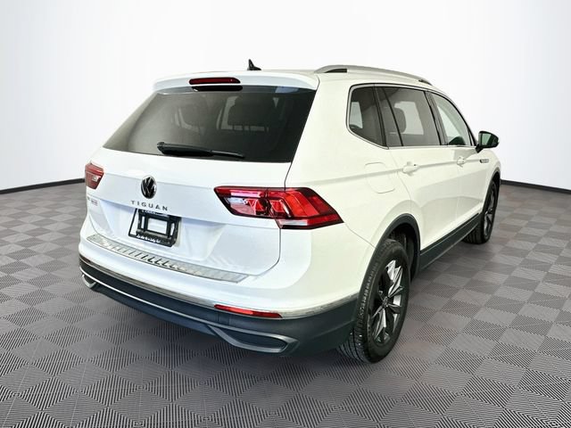 Used 2023 Volkswagen Tiguan SE w/ Panoramic Sunroof Package FWD image 12