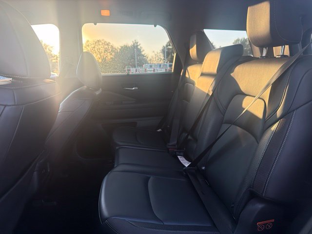 Used 2022 Nissan Pathfinder SL AWD/4WD image 16