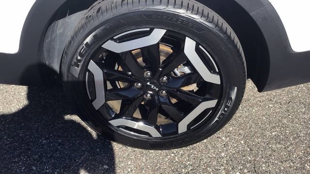 Used 2024 Kia Telluride EX w/ EX Captain's Chair Package image 10