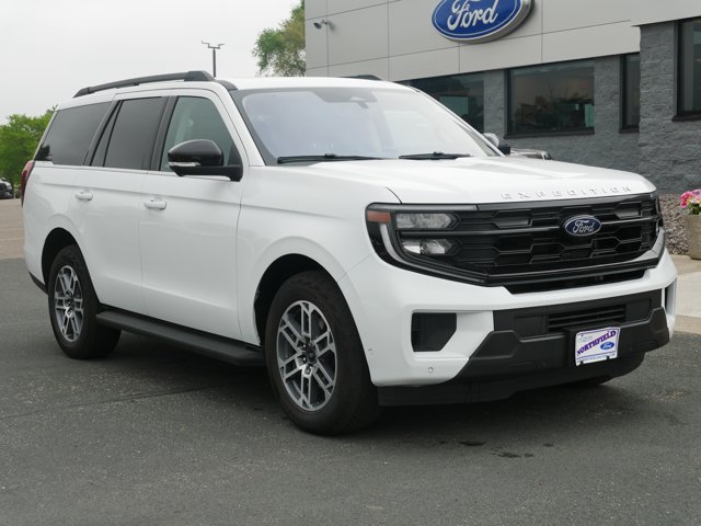 Certified 2025 Ford Expedition Active AWD/4WD image 2