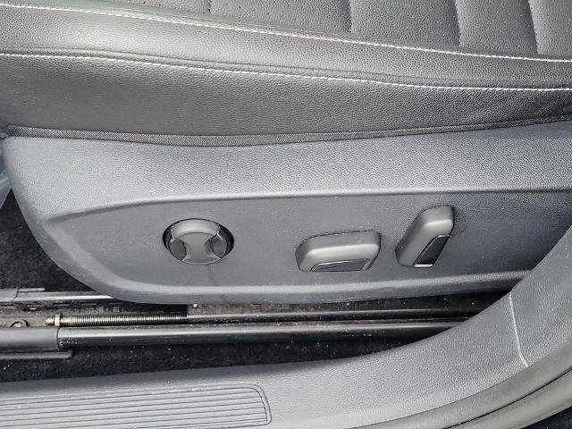 Used 2024 Volkswagen Jetta SE FWD image 21