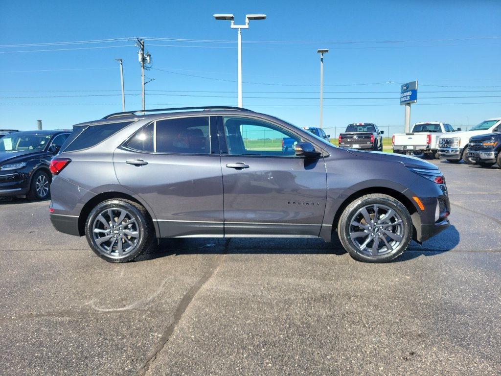 Used 2022 Chevrolet Equinox RS w/ RS Leather Package FWD image 3