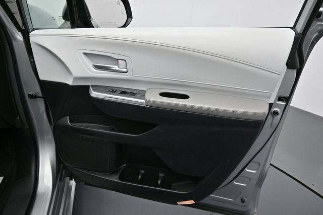 Used 2025 Toyota Sienna XLE FWD image 34