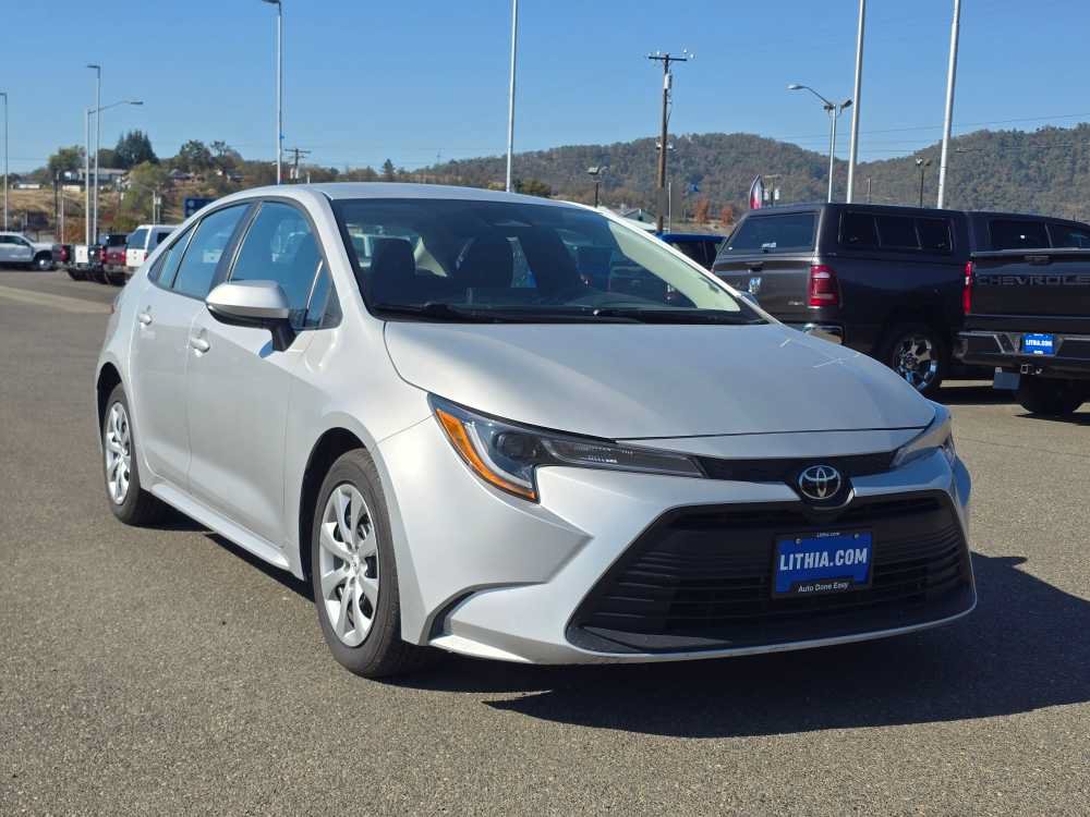 Used 2025 Toyota Corolla LE FWD image 7