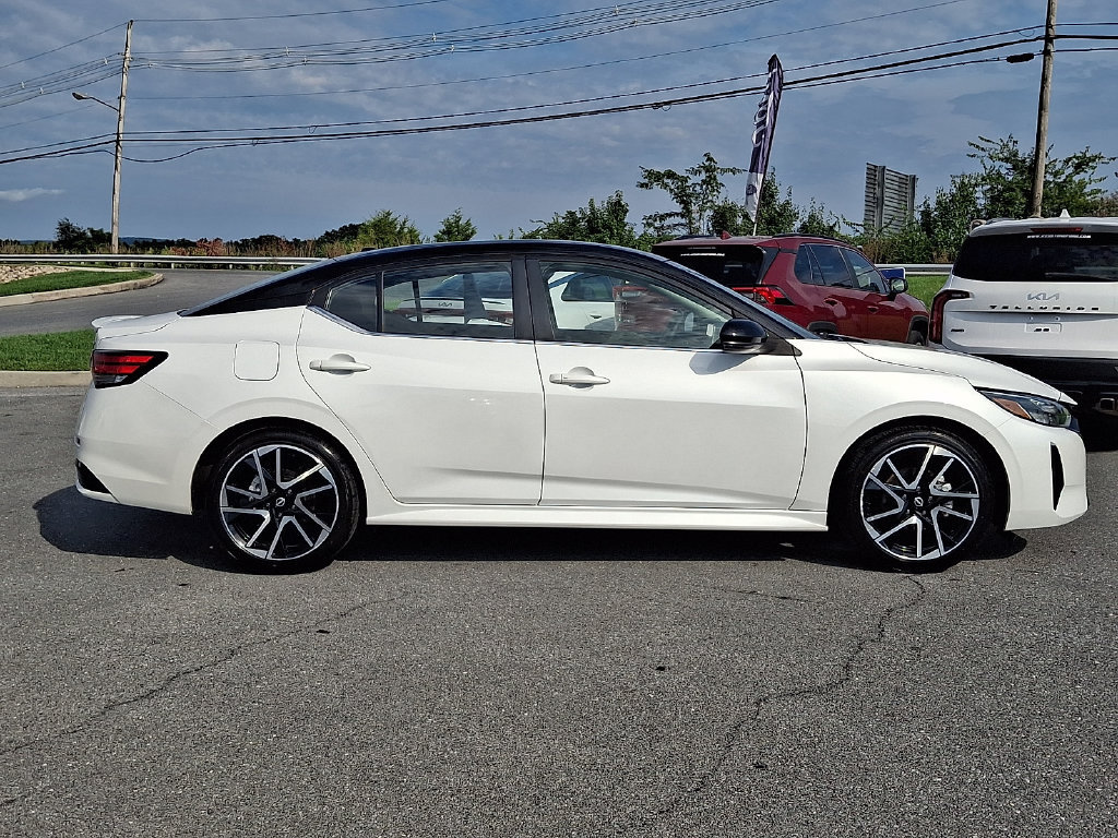 Used 2025 Nissan Sentra SR FWD image 7