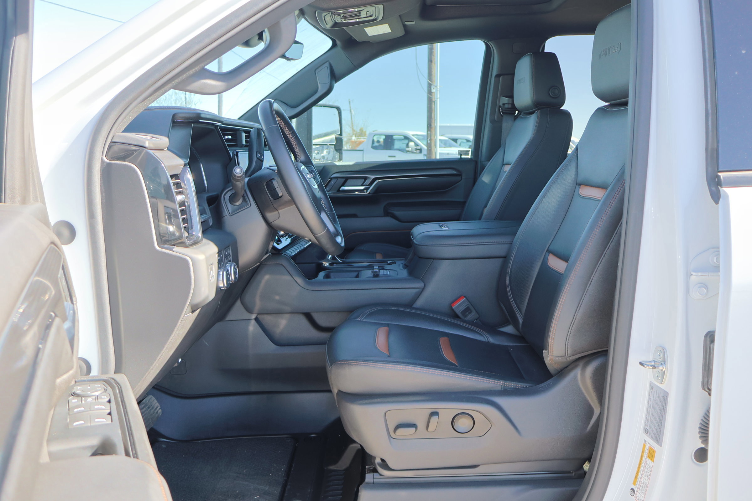 Used 2024 GMC Sierra 2500 AT4 w/ AT4 Premium Plus Package image 15