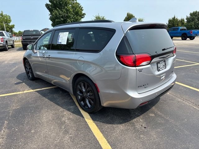 Used 2020 Chrysler Pacifica Limited FWD image 12