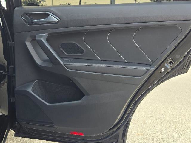 Used 2023 Volkswagen Tiguan SEL R-Line image 15