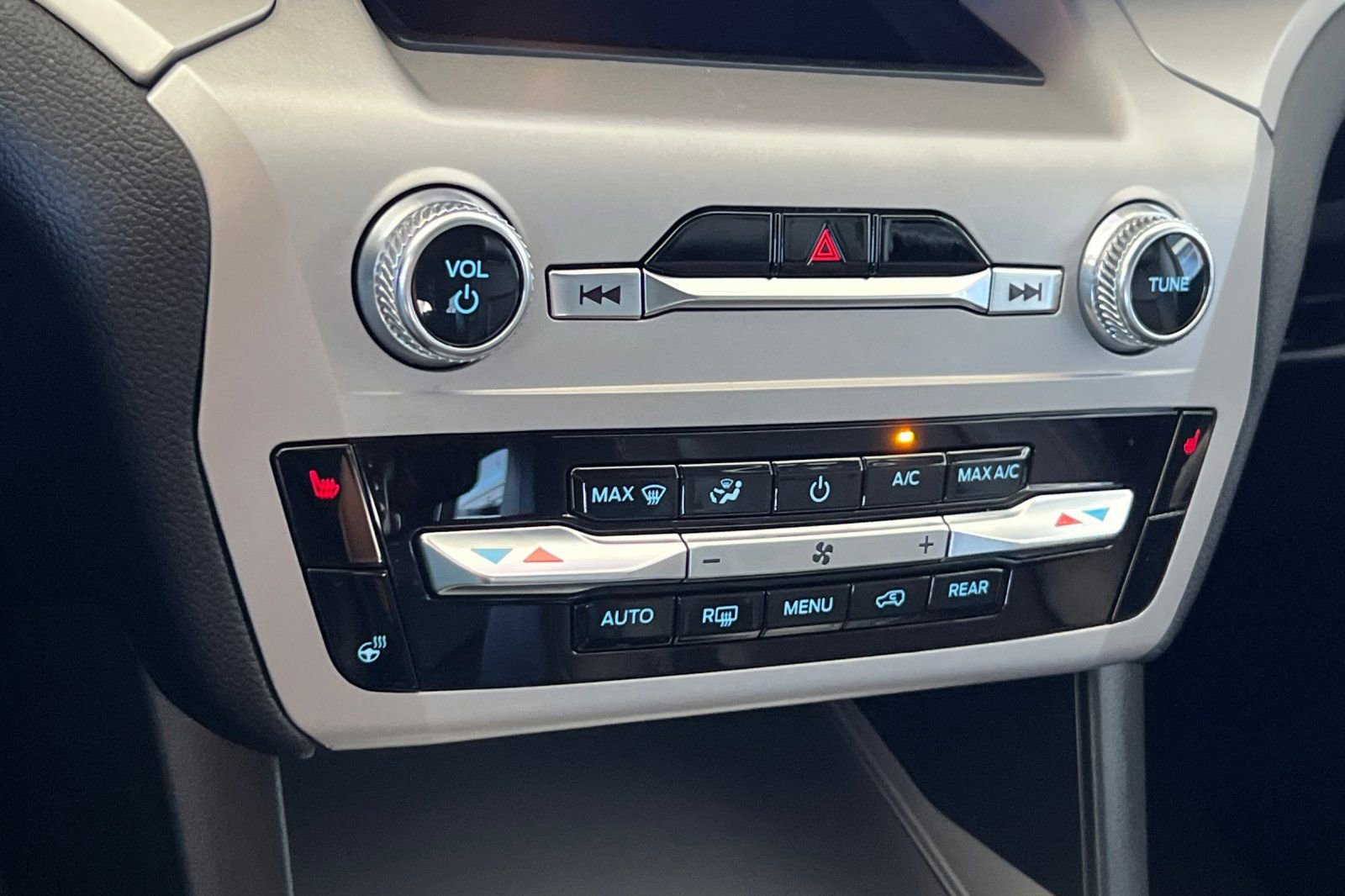 Certified 2023 Ford Explorer XLT w/ Equipment Group 202A image 23