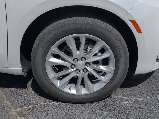 Used 2022 Buick Enclave Avenir w/ Avenir Technology Package FWD image 10