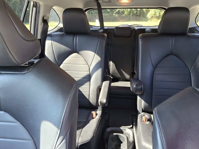 Used 2022 Toyota Highlander XLE FWD image 28