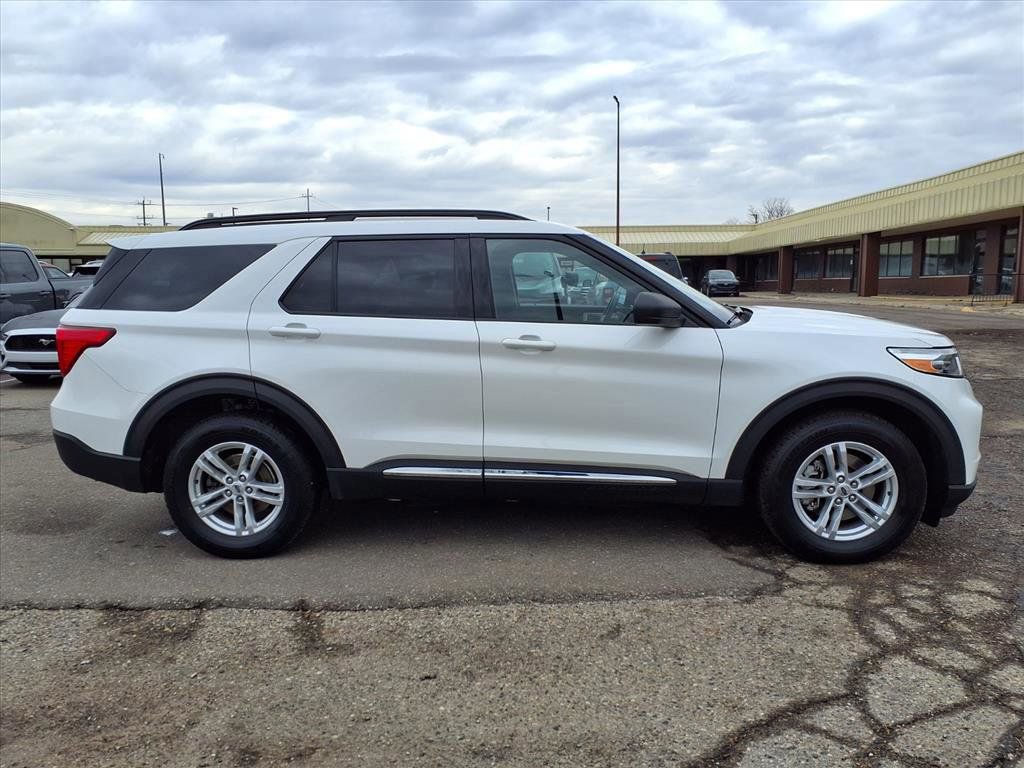 Certified 2022 Ford Explorer XLT w/ Equipment Group 202A image 6
