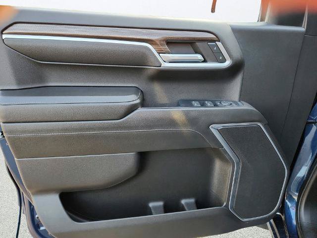 Used 2022 Chevrolet Silverado 1500 LT AWD/4WD image 17