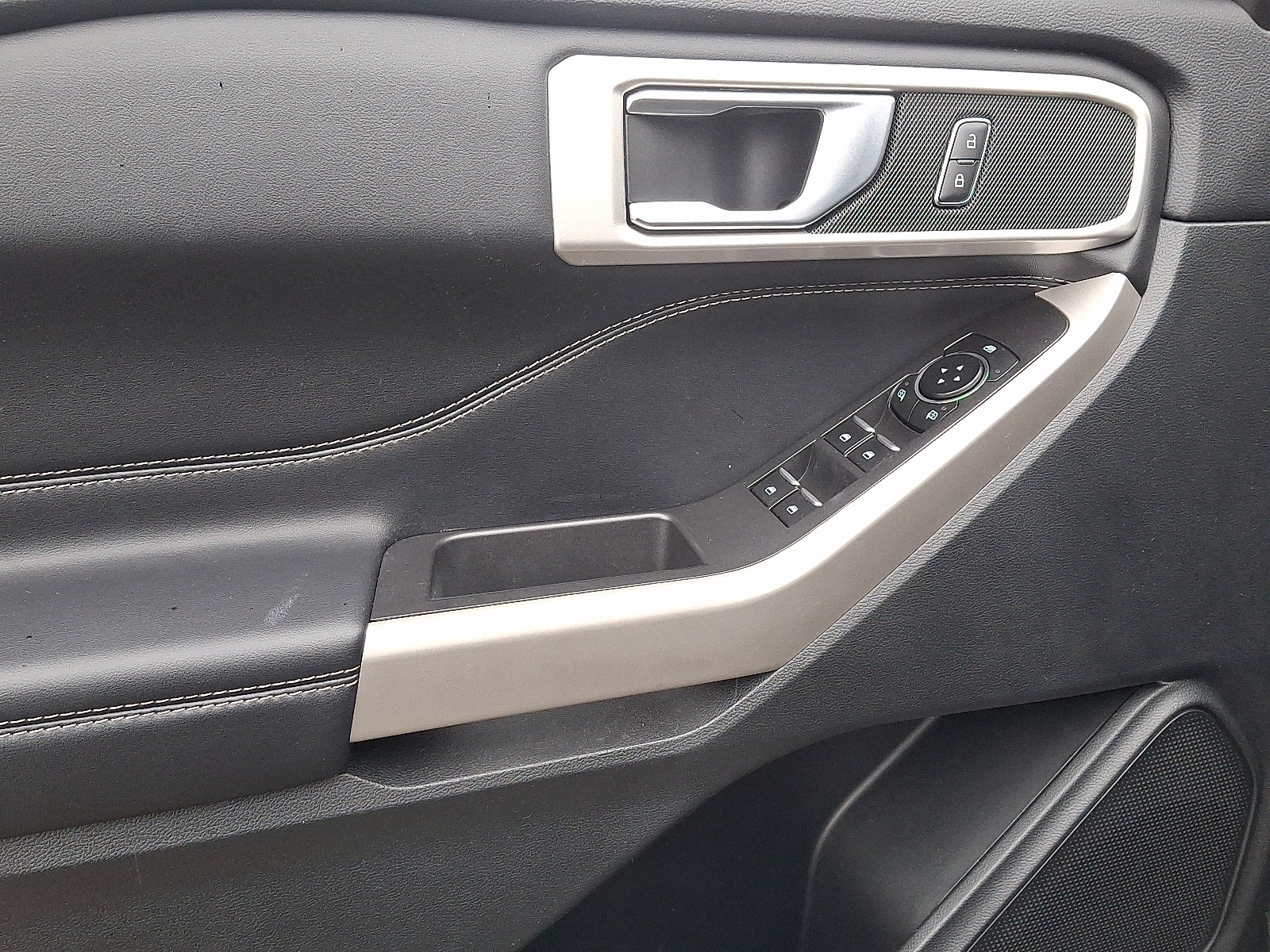 Certified 2022 Ford Explorer XLT image 12